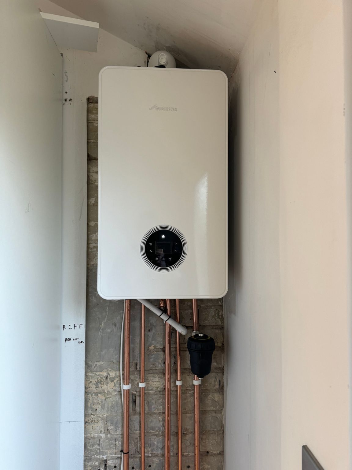 MK Plumbing & Heating performing a boiler upgrade and replacement installation in Moordown, featuring the new Worcester Bosch 4000 for enhanced efficiency and reliability